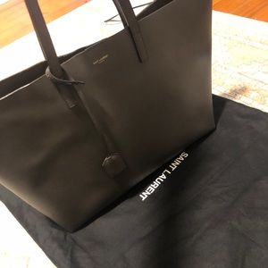 SHOPPING BAG SAINT LAURENT E/W IN SUPPLE LEATHER